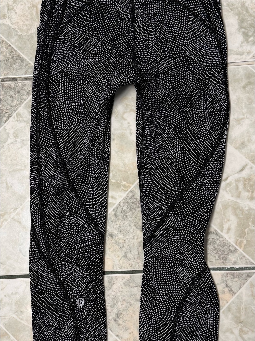 lululemon athletica GirlsBlack Dotted Print Legging Size 2